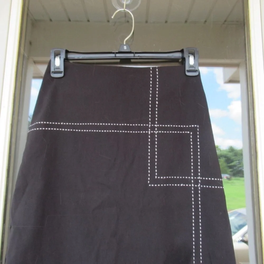 Vintage skirt 90s black with white stitching design - Picture 3 of 9